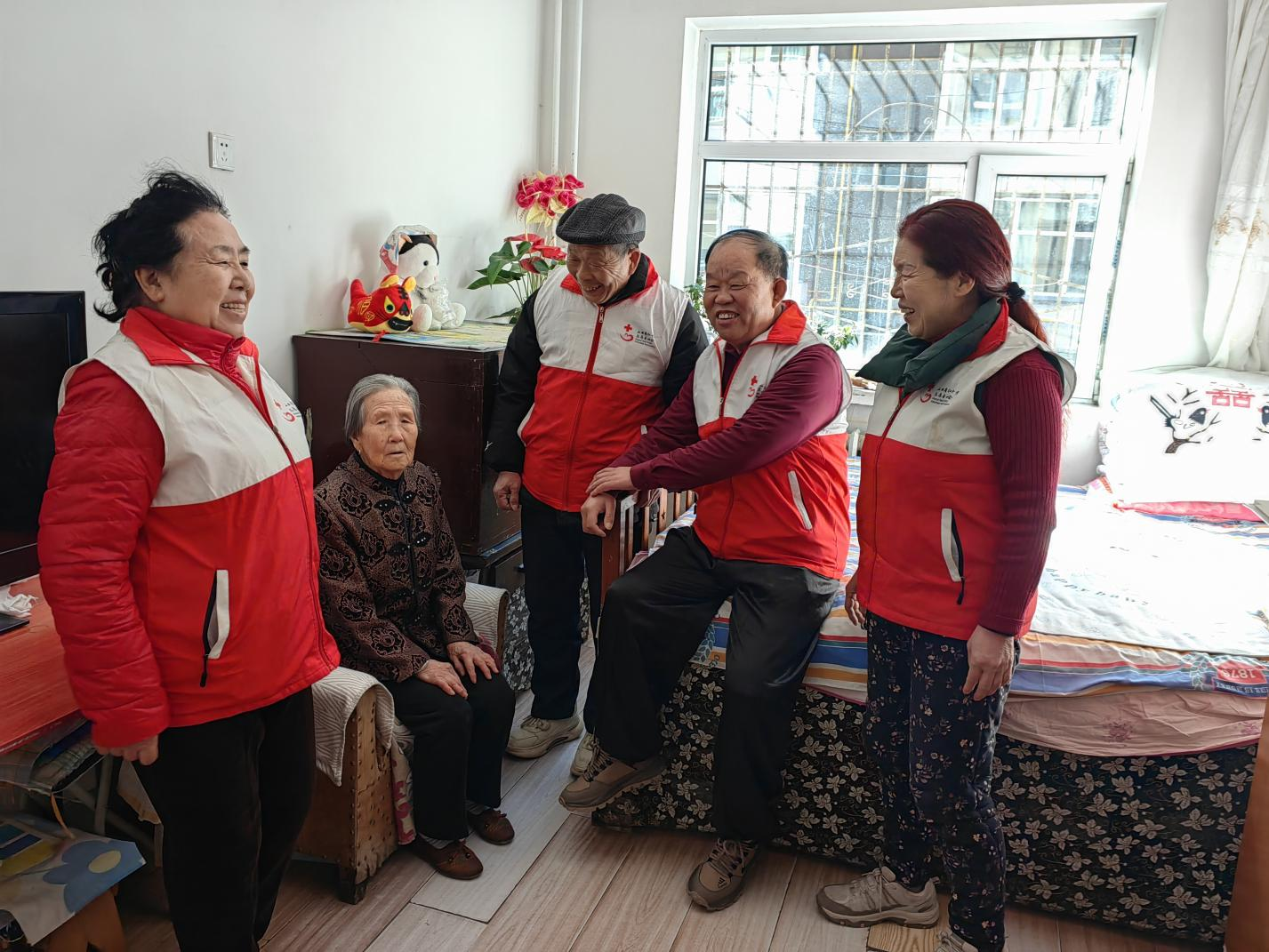 “帘”动你我 温暖守护J9九游会新春走基层(图2)
