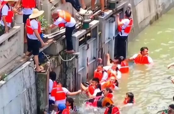 ：大摆龙舟宴记入族谱三千万买新船j9国际猎德村“洋人扒龙舟”后续(图27)