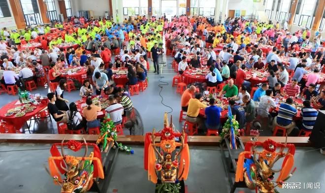 ：大摆龙舟宴记入族谱三千万买新船j9国际猎德村“洋人扒龙舟”后续(图15)