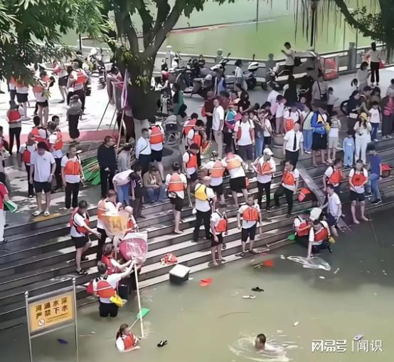 ：大摆龙舟宴记入族谱三千万买新船j9国际猎德村“洋人扒龙舟”后续(图14)